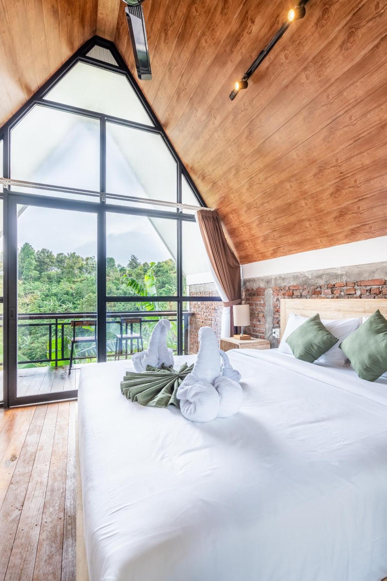 Slope Glamping Gitgit