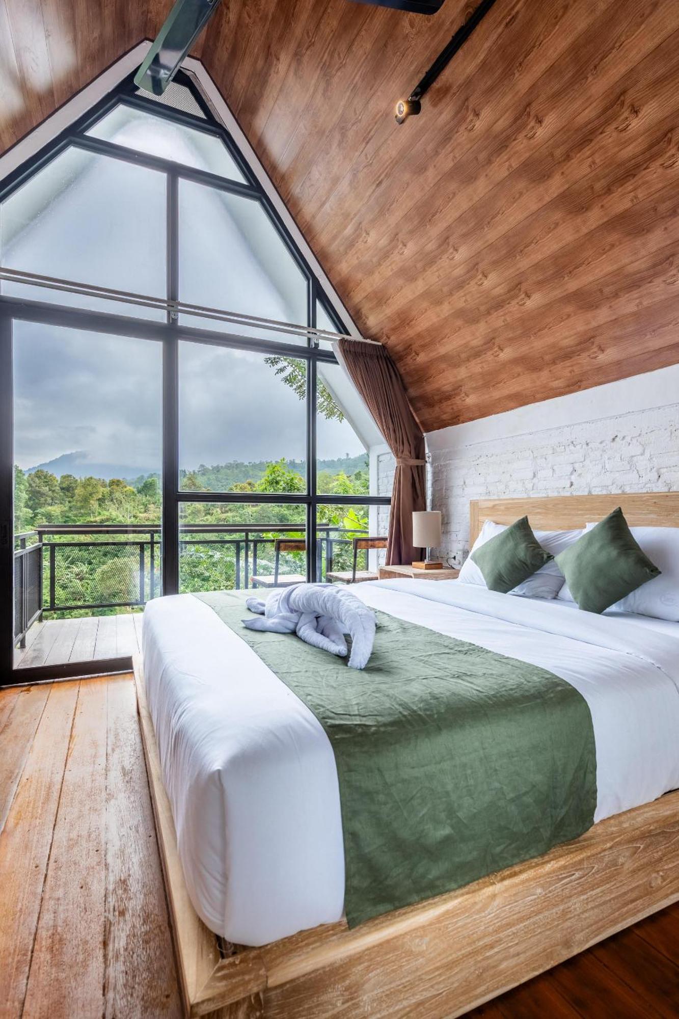 Slope Glamping Lodge *