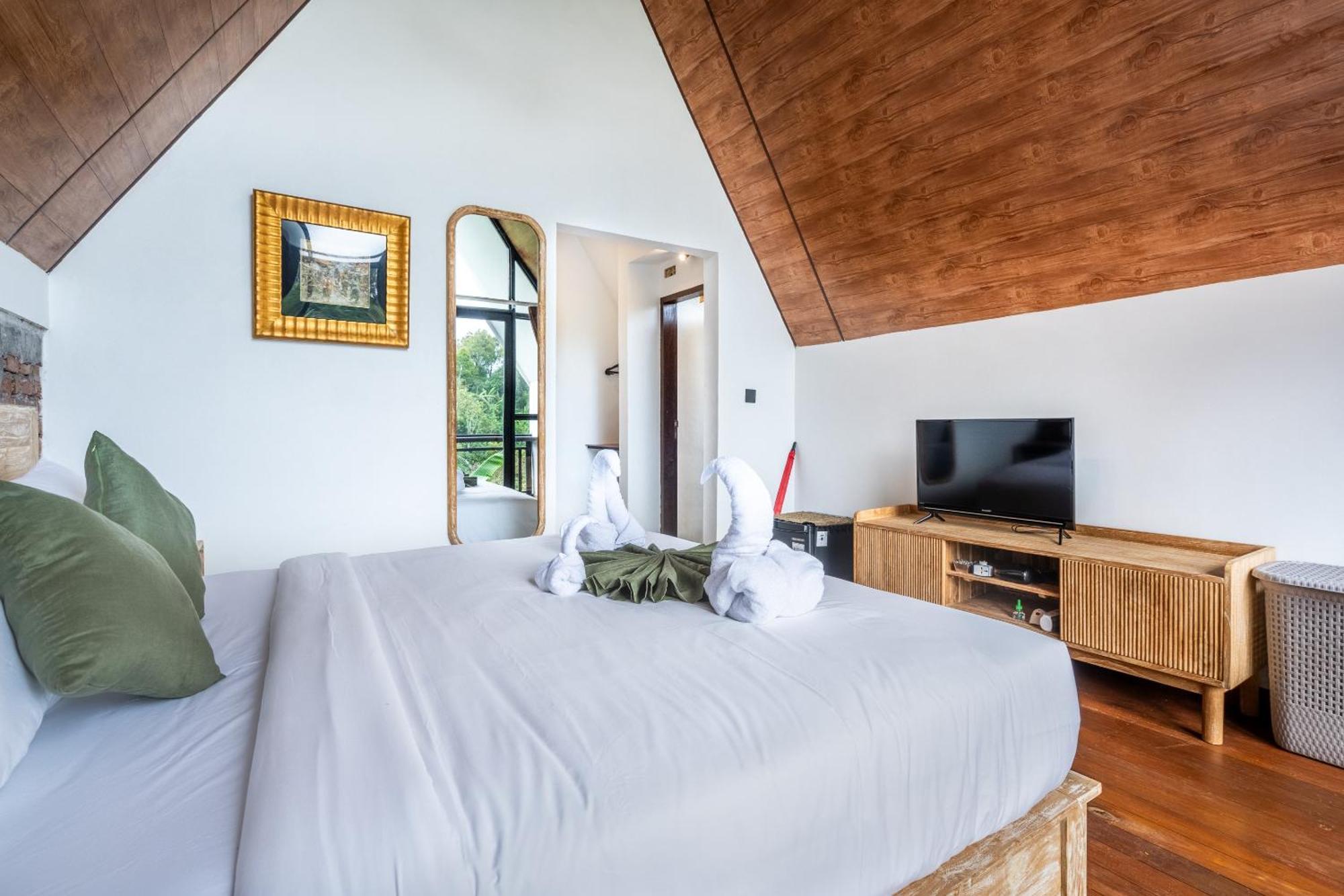 Slope Glamping Lodge Gitgit